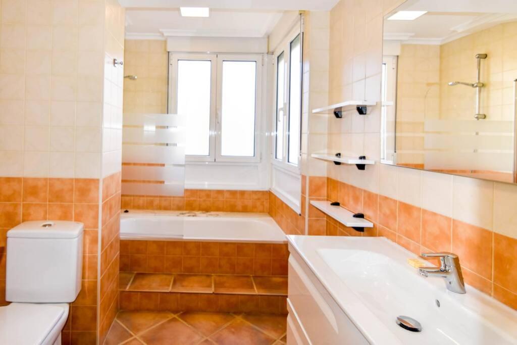 Comodo Apartamento En Puertochico, Cerca De Todo. Santender Kültér fotó